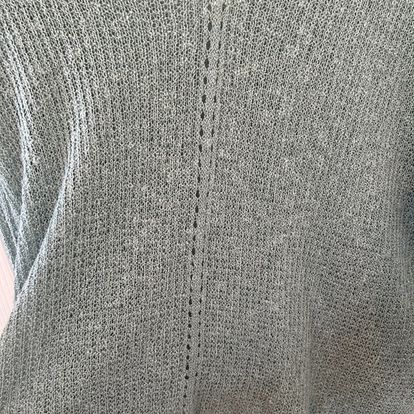 green lulus sweater size small
✨bundle 3 for 30 * on any of these items✨ - Picture 2 of 4